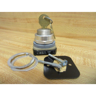Allen Bradley 800T-E15B Keylock Push Button 800TE15B WO Contacts