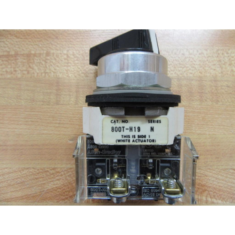 Allen Bradley 800T-H1D1 Selector Switch - New No Box