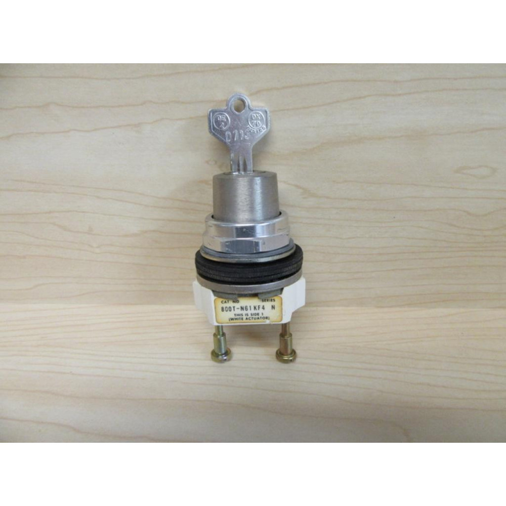 Allen Bradley 800T-N61KF4 Keyed Selector Switch Ser N - Used