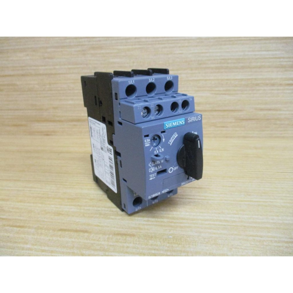 Siemens 3RV2011-0FA10 Sirius Circuit Breaker W 3RV8901-1E - New No Box