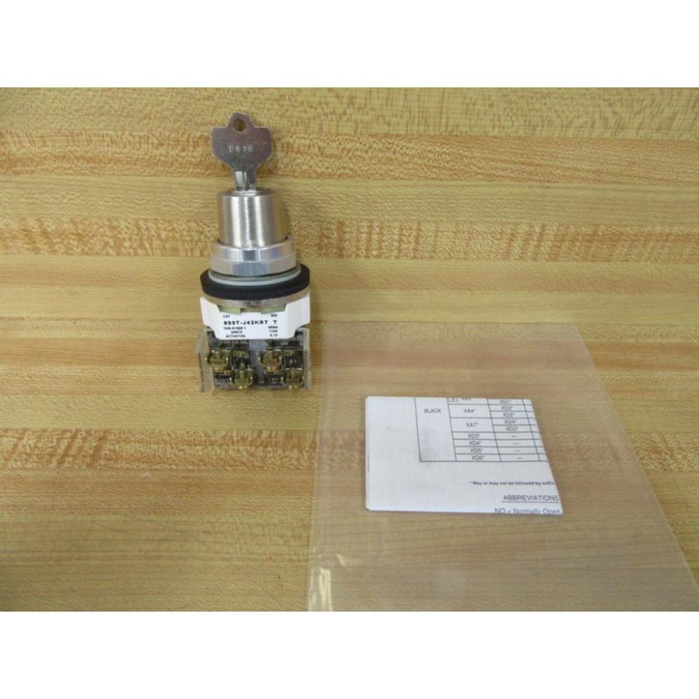 Allen Bradley 800T-J42KR7A Key Switch - New No Box