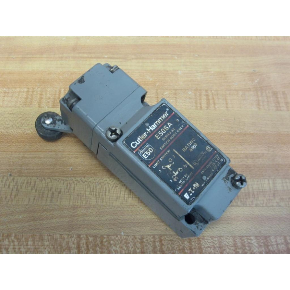Cutler Hammer E50SA Eaton Limit Switch Body E50DR1 WRoller - Used