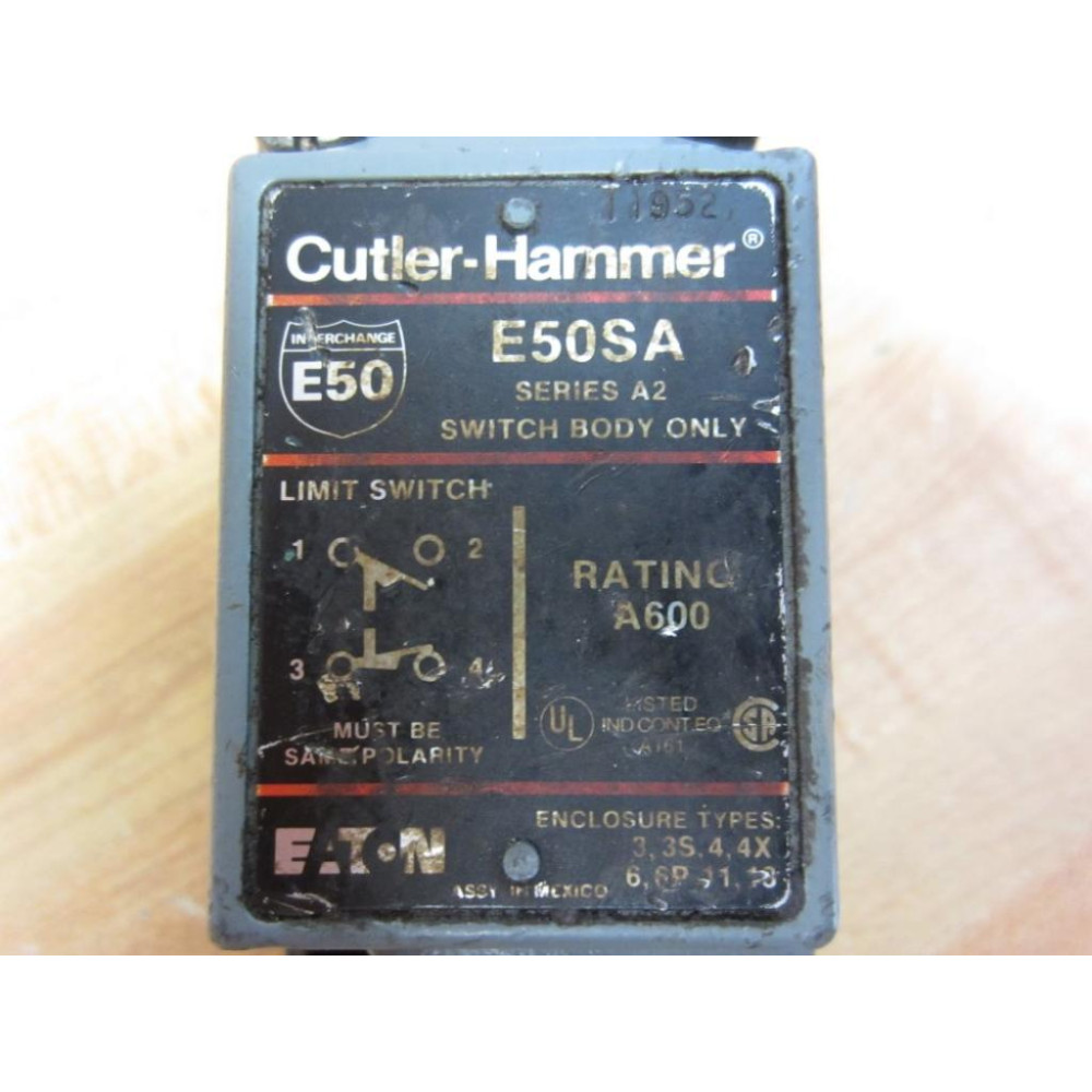 Cutler Hammer E50SA Eaton Limit Switch Body E50DR1 WRoller - Used