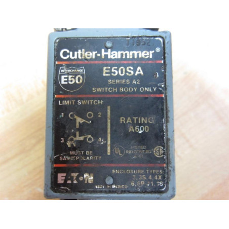 Cutler Hammer E50SA Eaton Limit Switch Body E50DR1 WRoller - Used