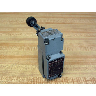Cutler Hammer E50SA Eaton Limit Switch Body E50DR1 WRoller - Used