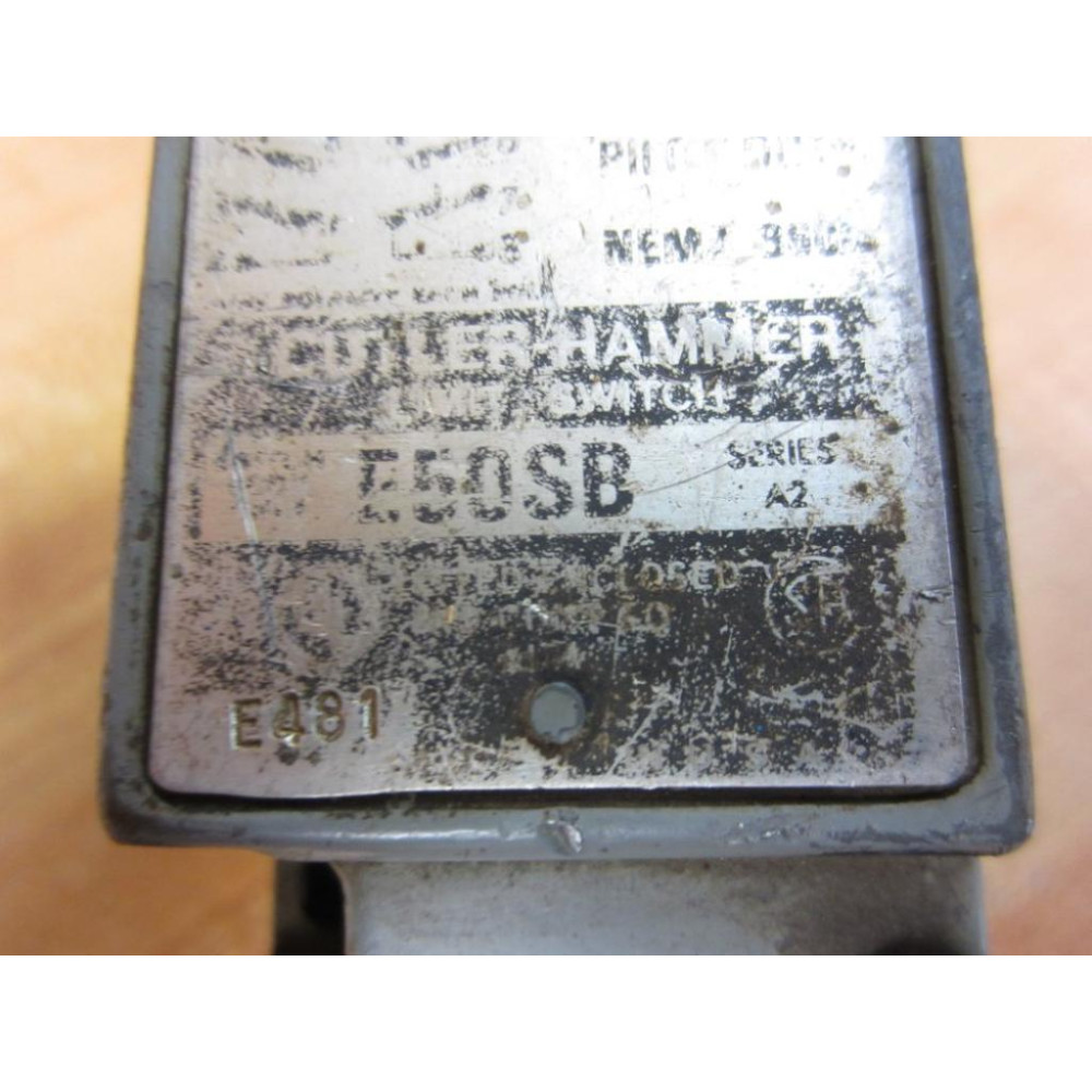Cutler Hammer E50SB Eaton Limit Switch Body WRoller - Used