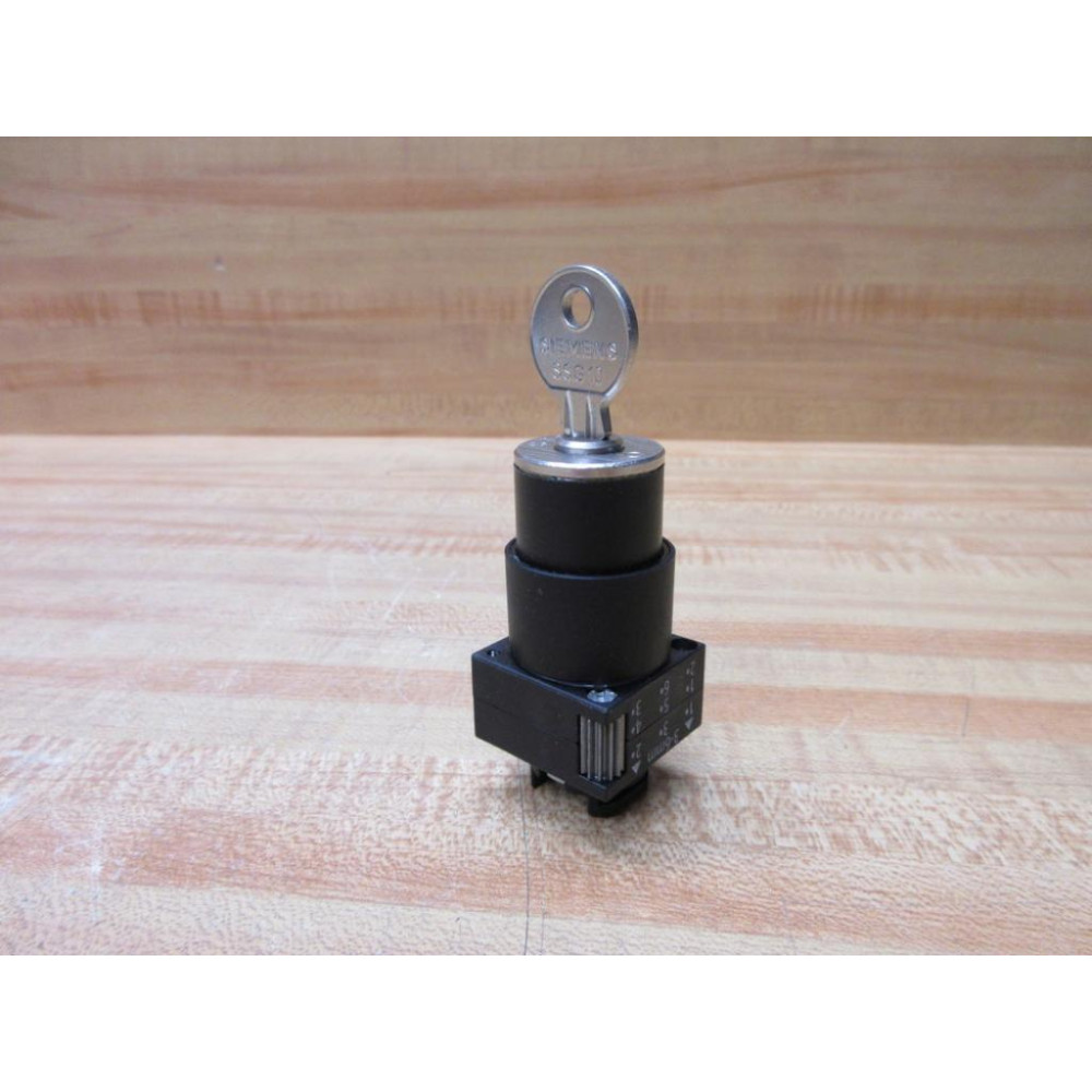 Siemens 3SB3-202-4AD11 Keyed Switch - New No Box