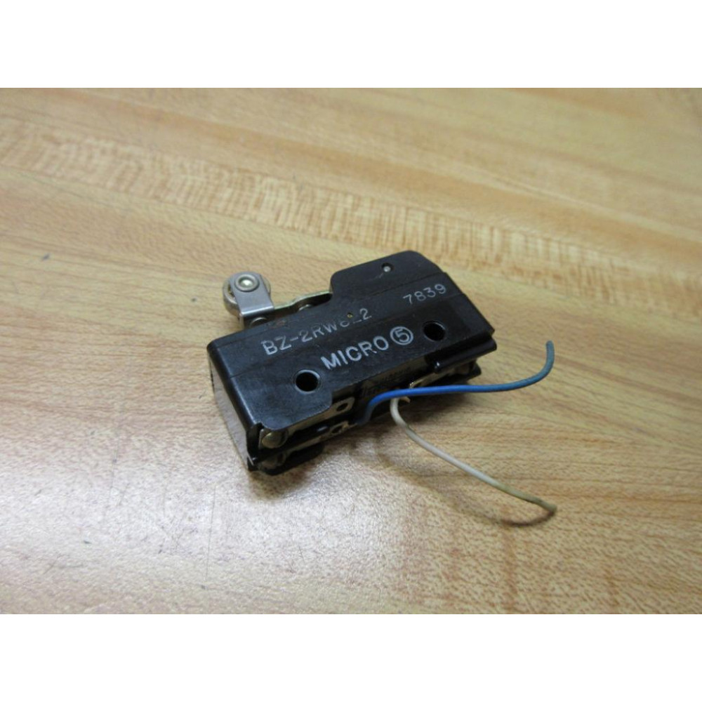 Honeywell BZ-2RW822 Microswitch Roller Switch BZ2RW822 WWires - Used