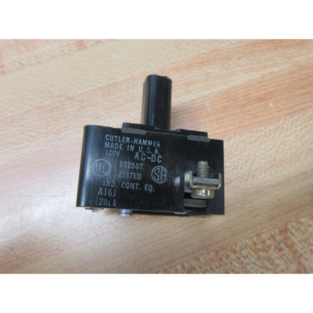 Cutler Hammer 10250T80 Eaton Light Module For Push-Pull Operator WO Bulb - Used