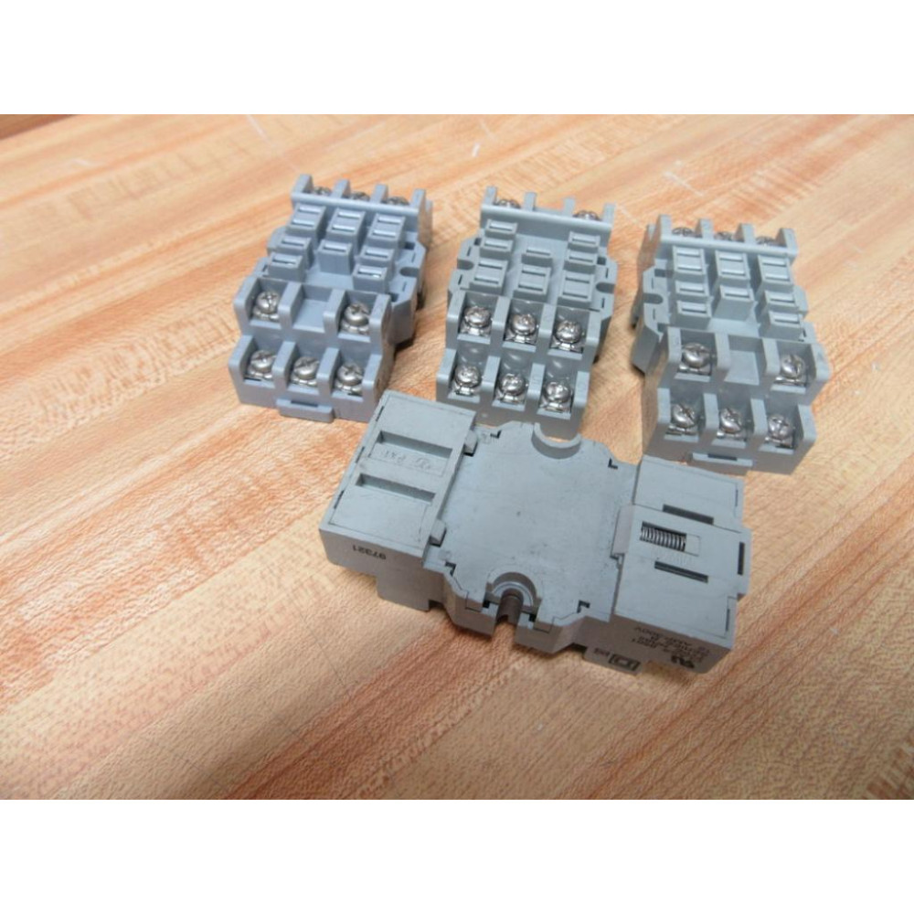 Square D 8501-NR82 Relay Socket 8501NR82 15Amp 300V (Pack of 4) - Used Square D 8501-NR82 Relay Socket 8501NR82 15Amp 300V (Pack of 4) - Used