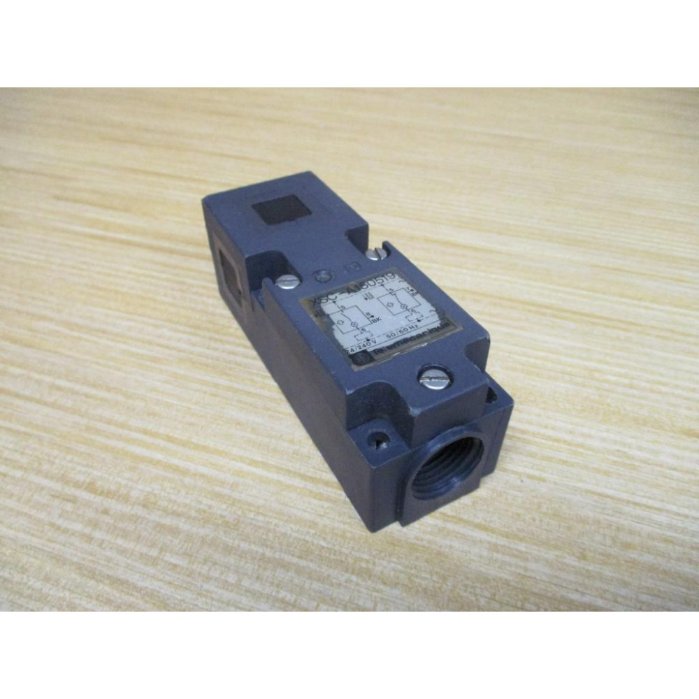 Telemecanique XSC-A150519 Proximity Switch XSCA150519 - Used