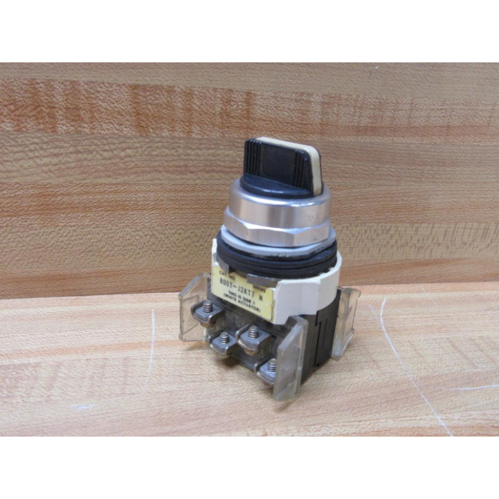 Allen Bradley 800T-J2KT7 3-Pos. Selector Switch W(2) 800T-XA - Used