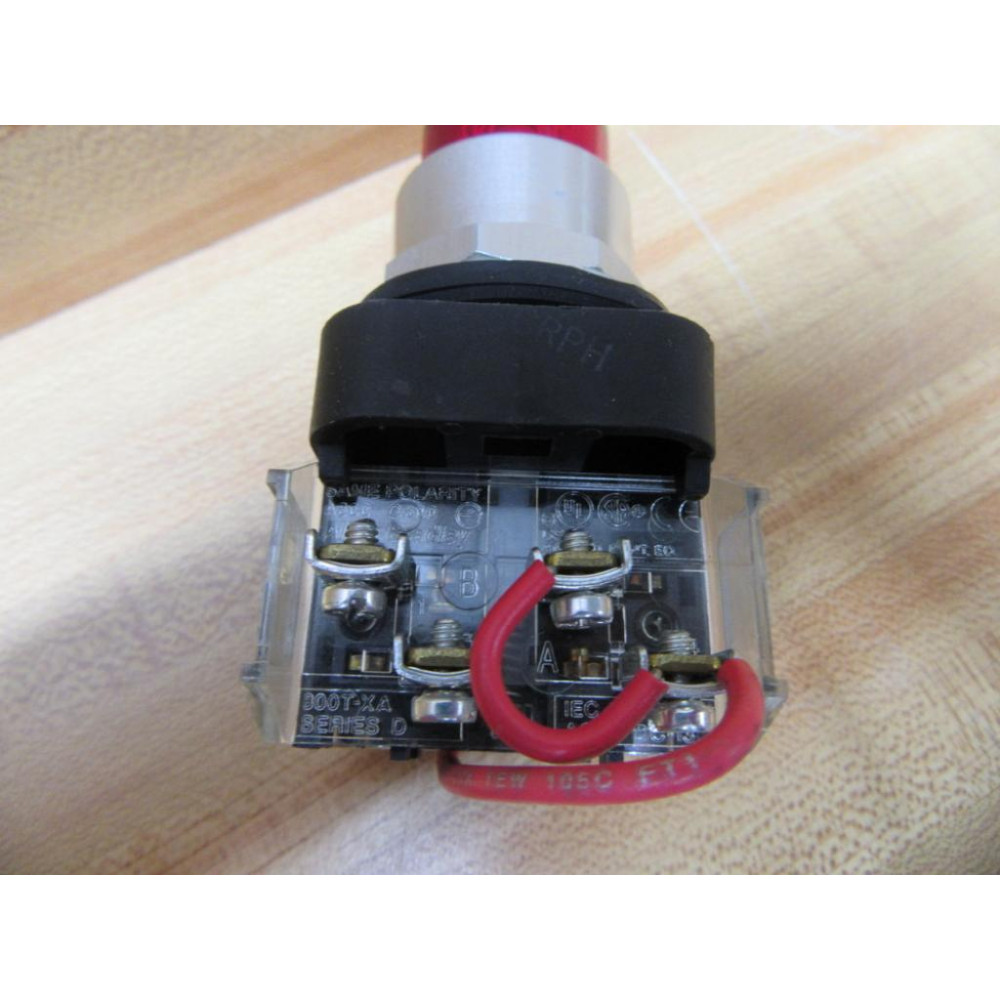Allen Bradley 800T-QTH10R Button 800T-N330 Blank - New No Box