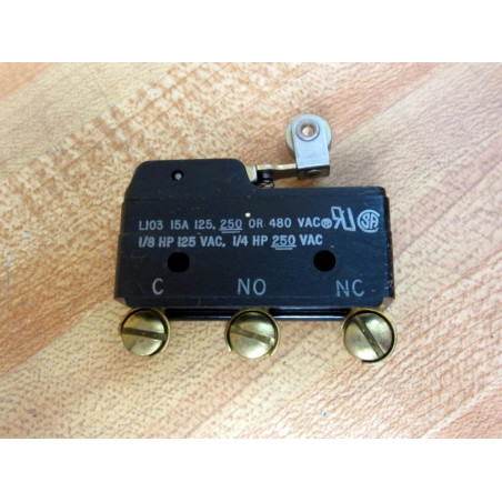 MicroSwitch BZ-RW822-P4 Basic Switch BZRW822P4 - New No Box