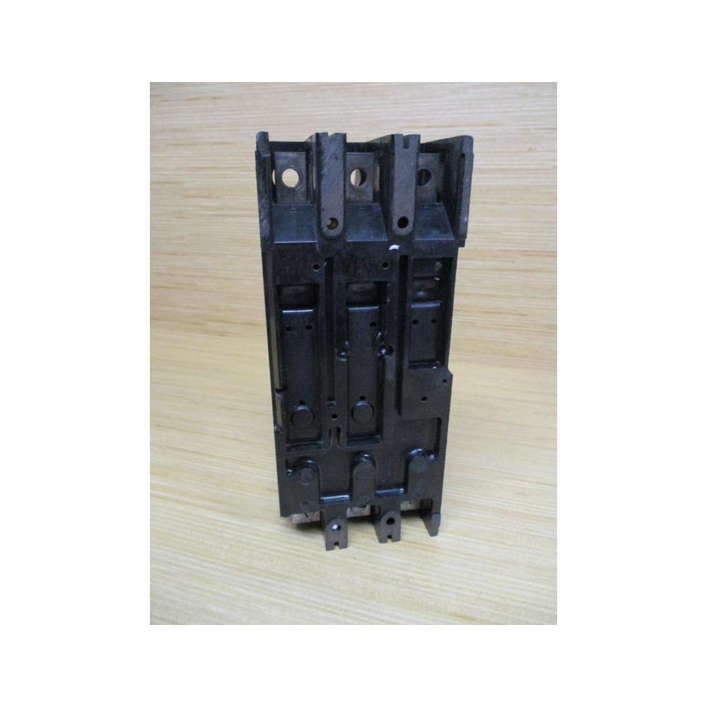 FPE NFJ631200 200 Amp Circuit Breaker Chipped Corner - Used