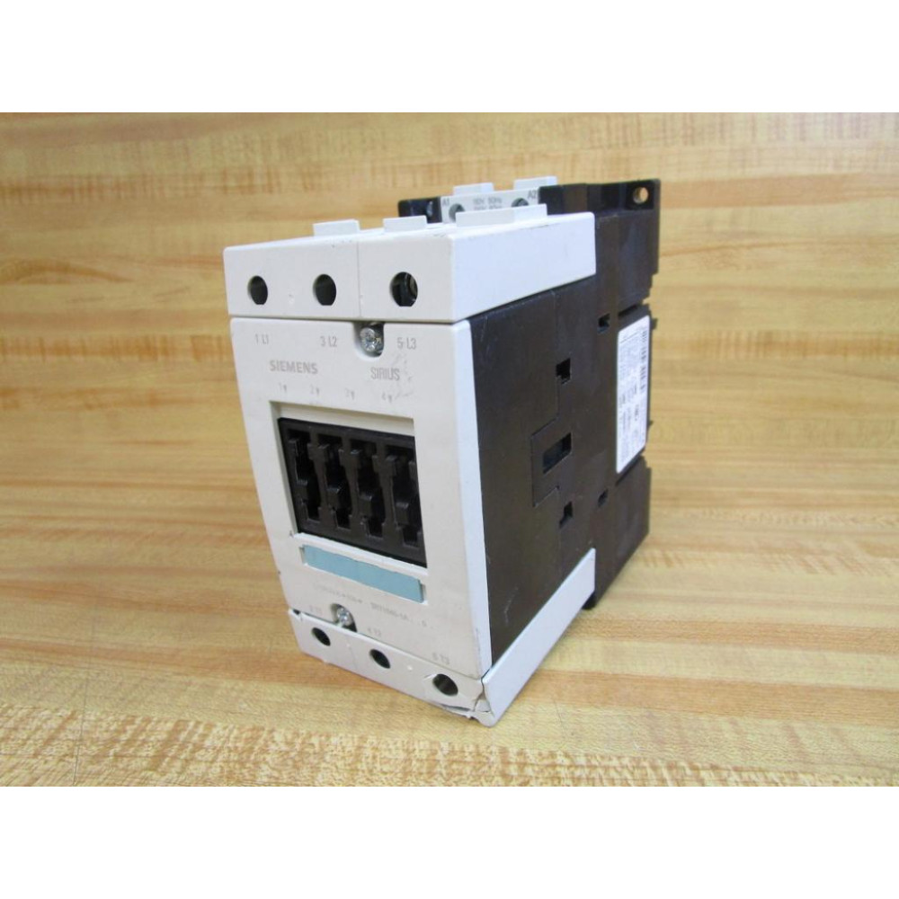 Siemens 3RT1045-1AK60 Contactor 3RT10451AK60 Cracked Housing - Used