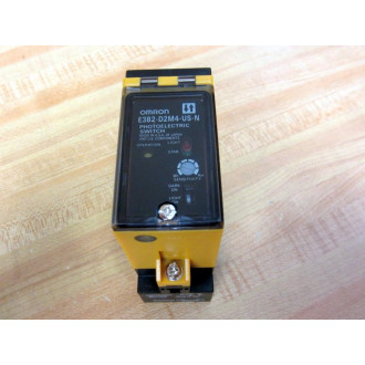 Omron E3B2-D2M4-US-N Photoelectric Switch E3B2D2M4USN - New No Box