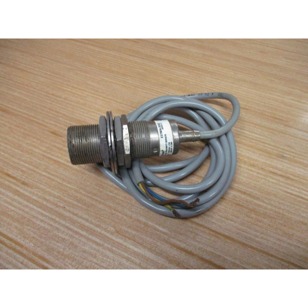 Cutler-Hammer E57MAL30A2 Eaton Inductive Proximity Sensor - Used