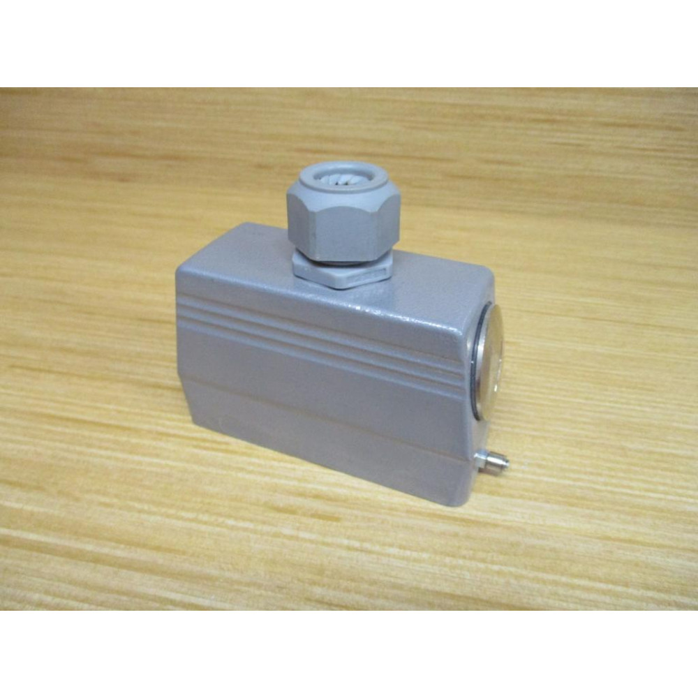 Thomas And Betts SH724 PlugReceptacle Hood W Top Cable Entry - Used Thomas And Betts SH724 PlugReceptacle Hood W Top Cable Entry - Used