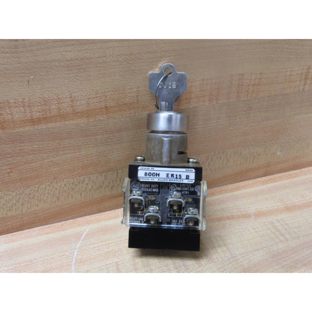 Allen Bradley 800H-EK15 Locking Switch W800T-XA 1 Key - New No Box