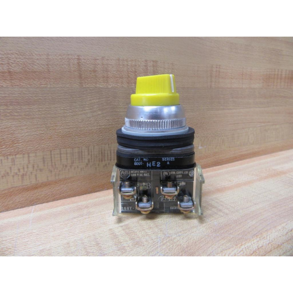 Allen Bradley 800T-HE2 Operator 800THE2 W (2) 800T-XA Ser. A - New No Box