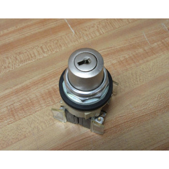 Allen Bradley 800T-H33B Selector Switch WO Keys Ser. N W2 800T-XA