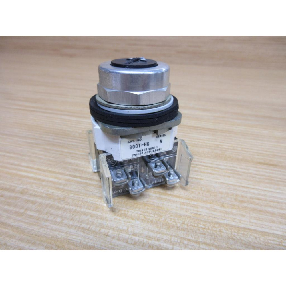 Allen Bradley 800T-H6B Selector Switch 800TH6B (2) 800T-XA - Used