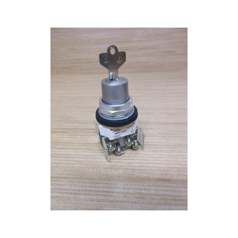 Allen Bradley 800T-J631B Keyed Selector Switch - New No Box