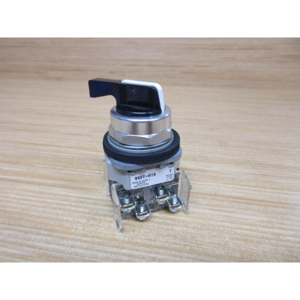 Allen Bradley 800T-H19B Selector Switch 800TH19B (2)800T-XA - New No Box