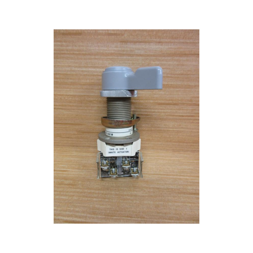 Allen Bradley 800H-JP11KB7 Selector Switch W800T-XA,Extended Lever - New No Box
