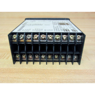Yokogawa UM3300 Digital Indicator wAlarms UM3300-00 wMounting Brackets - Used