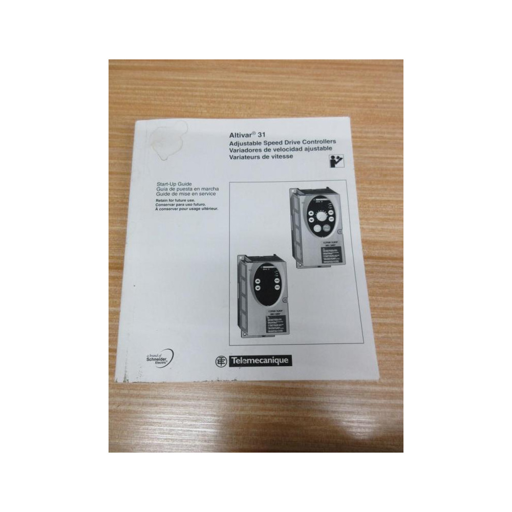 Schneider VVDED303043US Altivar 31 Start-Up Guide - Used
