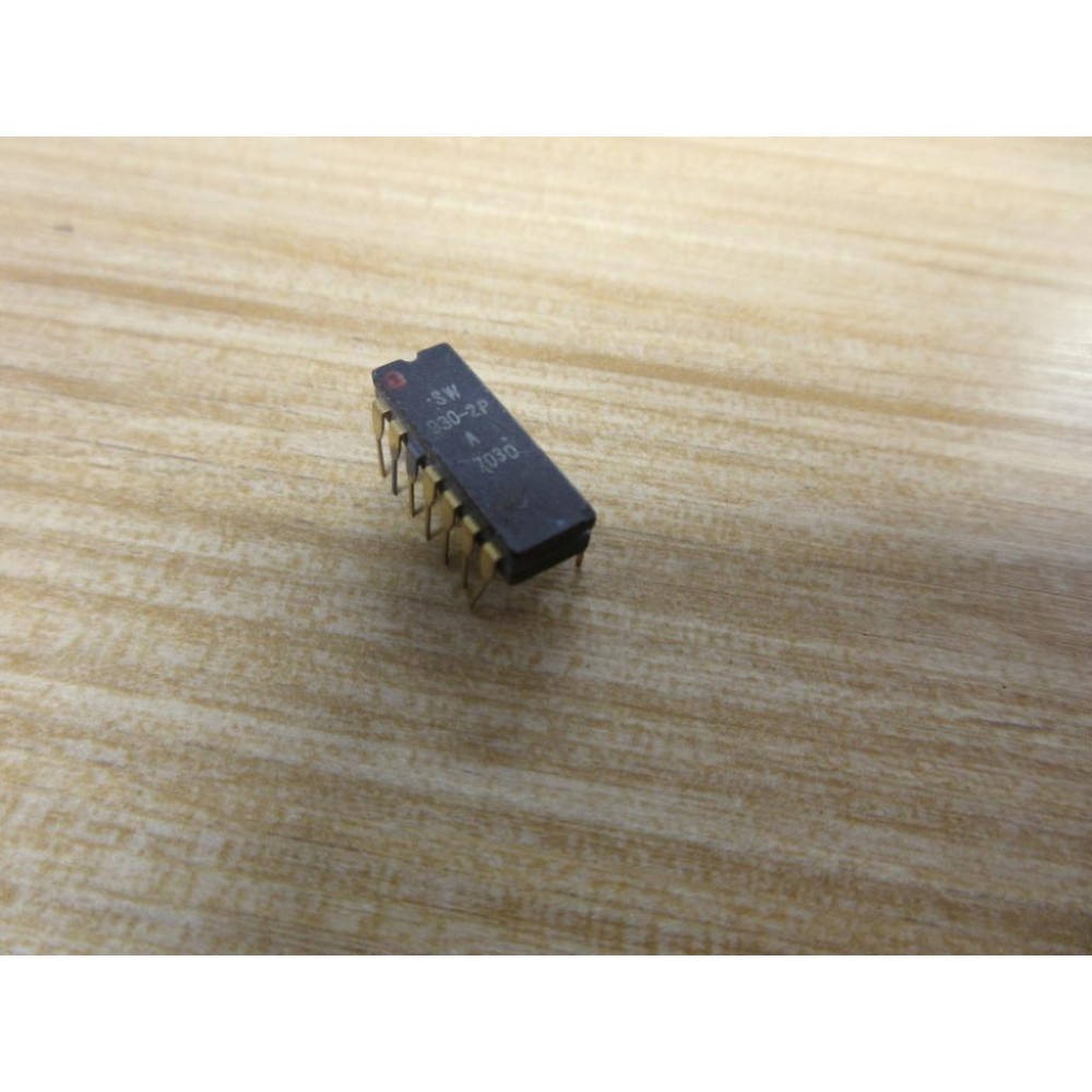 SW SW930-2P Integrated Circuit 930-2P Gold Leads - New No Box