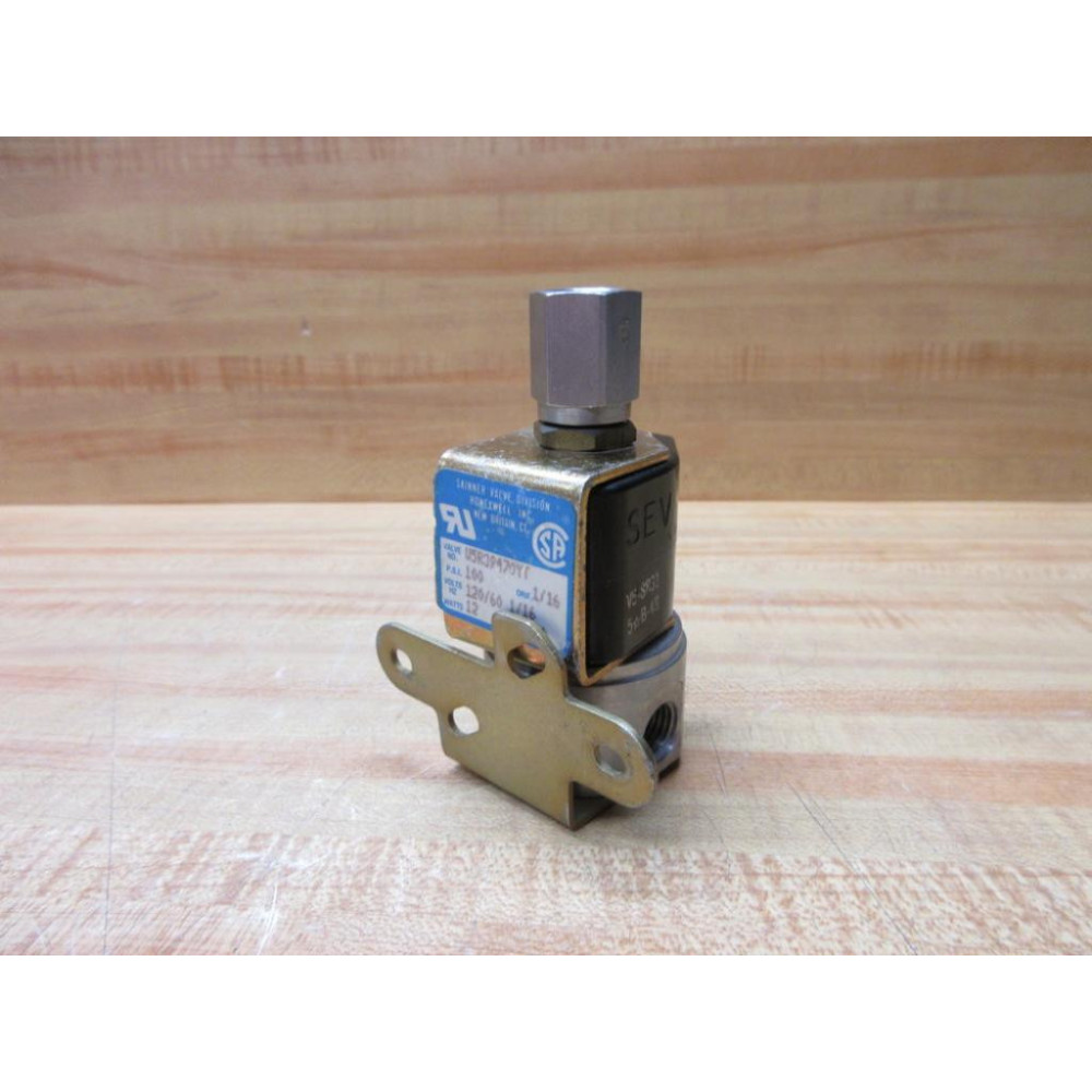 Skinner Valve V5R39470YT Honeywell Solenoid Valve WBracket - Used