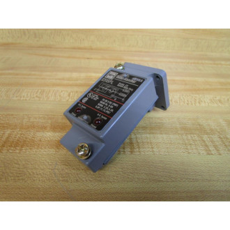 Cutler Hammer E51SPL Eaton Limit Switch Body Series C2 - New No Box