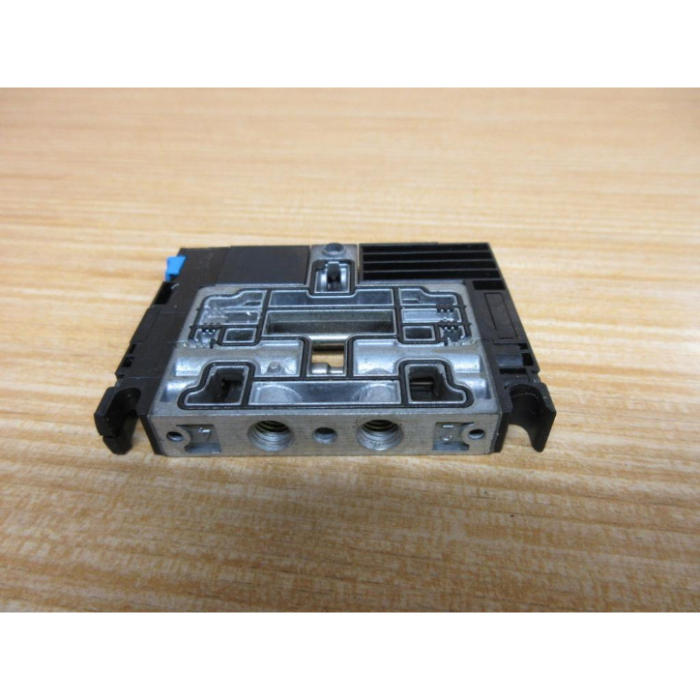 Festo CPV10-M1H-5LS-M7 Solenoid Valve 161414 W Gasket - Used