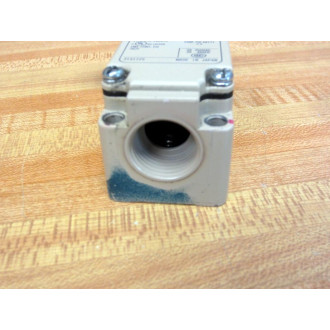 Omron WLCA2-2N Limit  Switch WLCA22N WRoller Lever Arm - Used