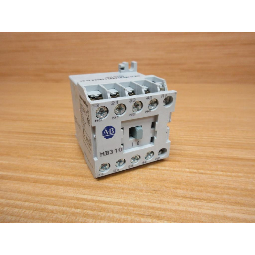 Allen Bradley 700DC-MB310Z24 Relay 700DCMB310Z24 Chipped Corner - New No Box