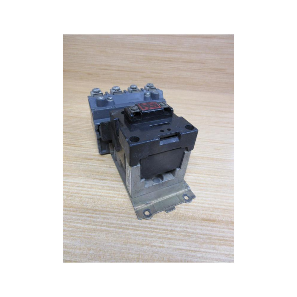 Allen Bradley 702-BOD93 Contactor 702-B0D93 4 Pole, Coil 72A86 - Used