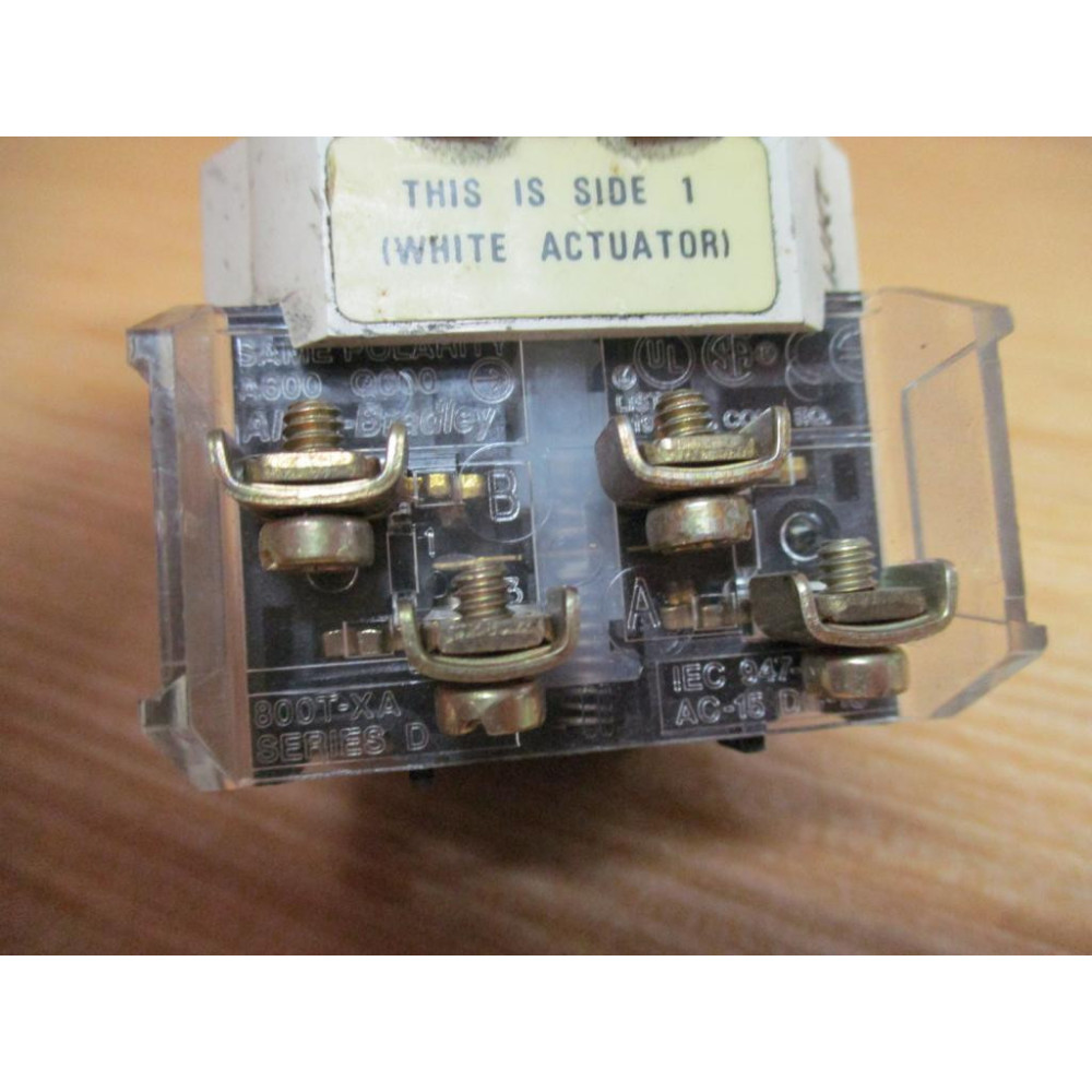 Allen Bradley 800T-16JX91KB7 Selector Switch 800T16JX91KB7 Green - Used