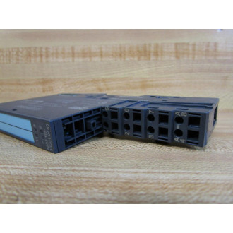 Siemens 6ES7 132-4BD01-0AA0 Output Module W6ES7 193-4CA30-0AA0 - Used