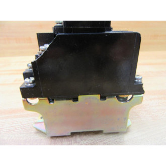Allen Bradley 700-N400A2 Relay 700N400A2 Minor Damaged Insulator - New No Box