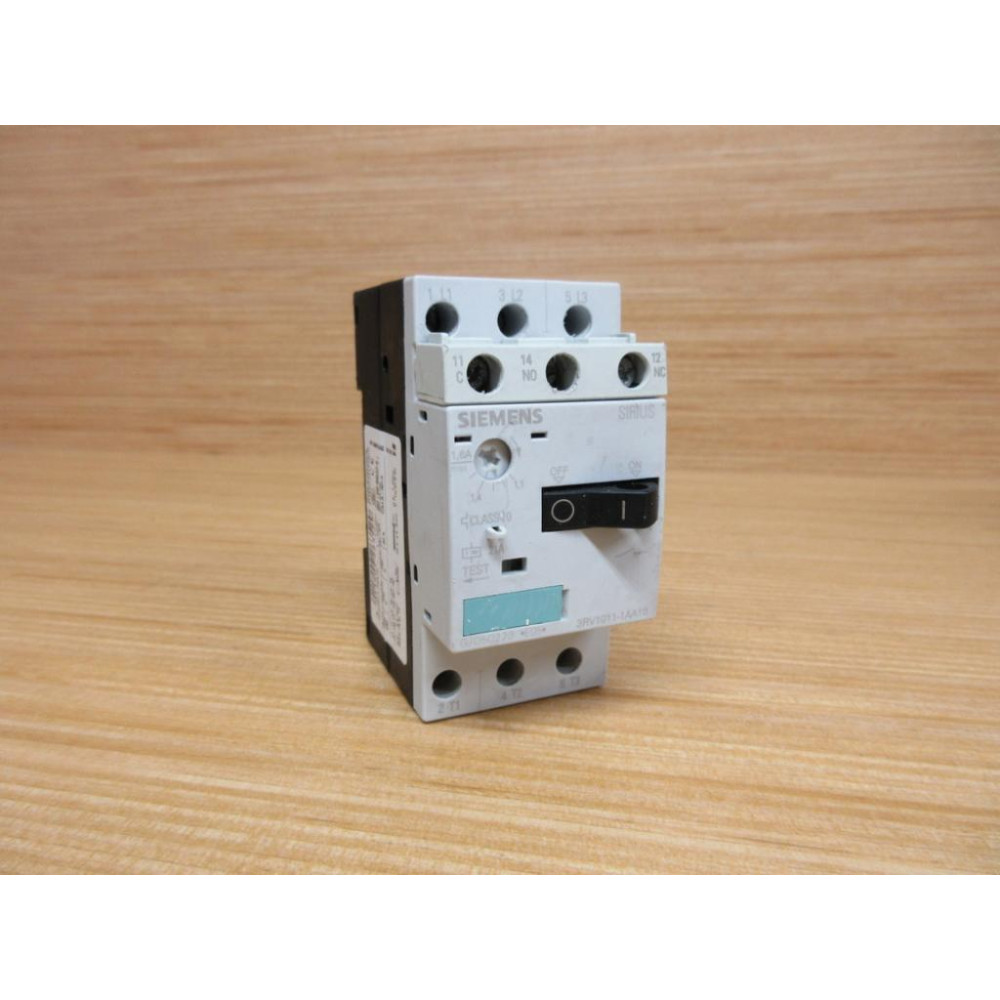 Siemens 3RV1011-1AA10 Circuit Breaker 3RV10111AA10 W 3RV1901-1D - Used