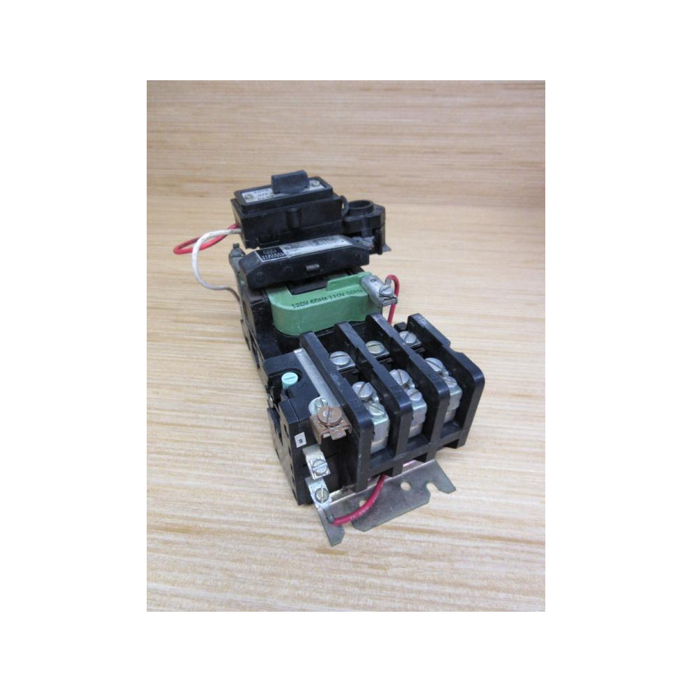 General Electric CR206C100AGA GE Motor Starter Cracked Relay - Used