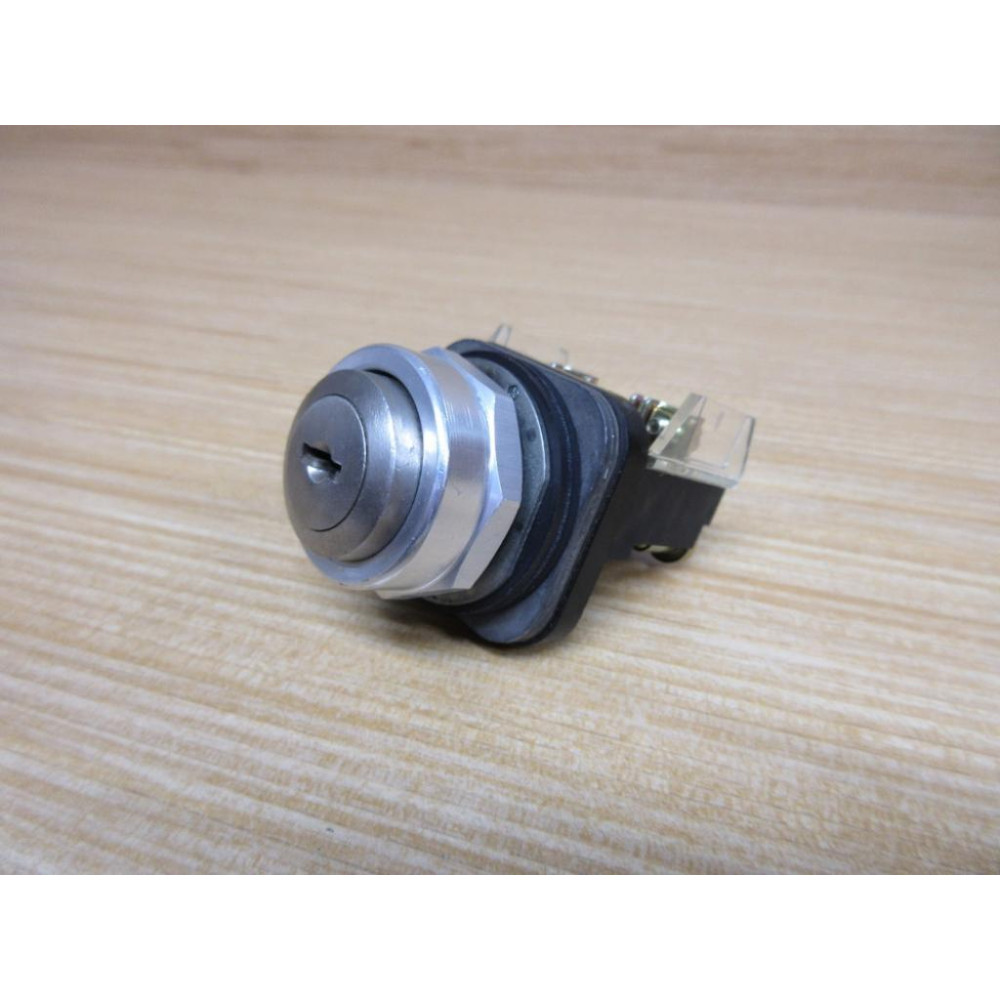 Allen Bradley 800T-E11A Push Button 800TE11A W800T-XA, With Key - New No Box