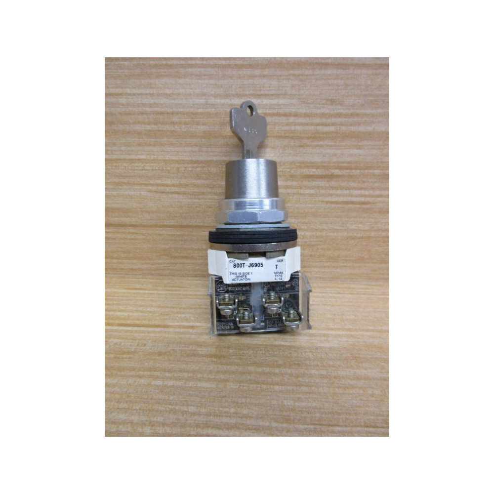 Allen Bradley 800T-J6905A Selector Switch 800TJ6905A W 1 Key - New No Box