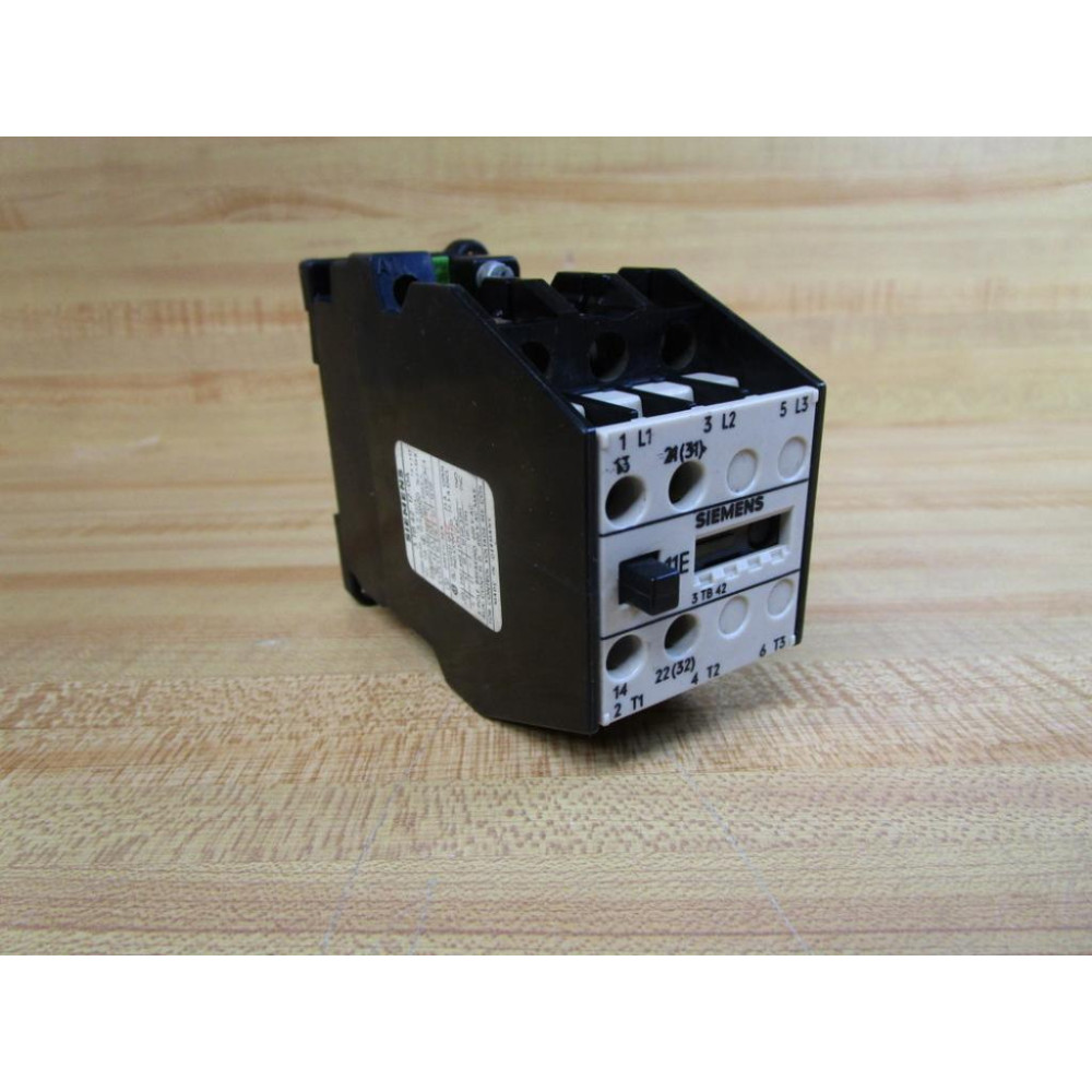 Siemens 3TB42-12-0A Contactor 3TB42-12-OA Coil: 110V 5060Hz - Used