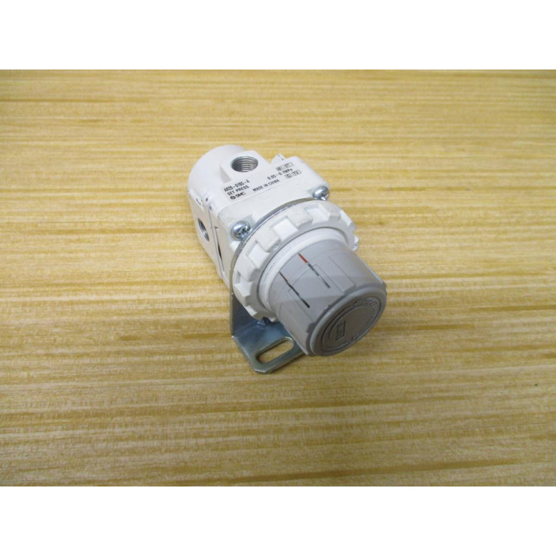 SMC AR20-01BG-A Regulator AR2001BGA WBracket - Used