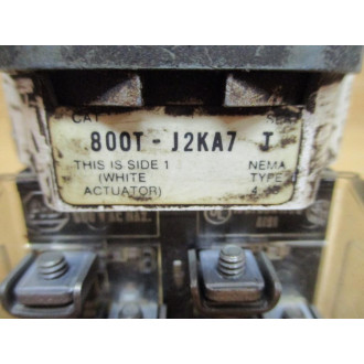 Allen Bradley 800T-J2KA7 Selector Switch 800TJ2KA7 W (2) 800T-XA - Used