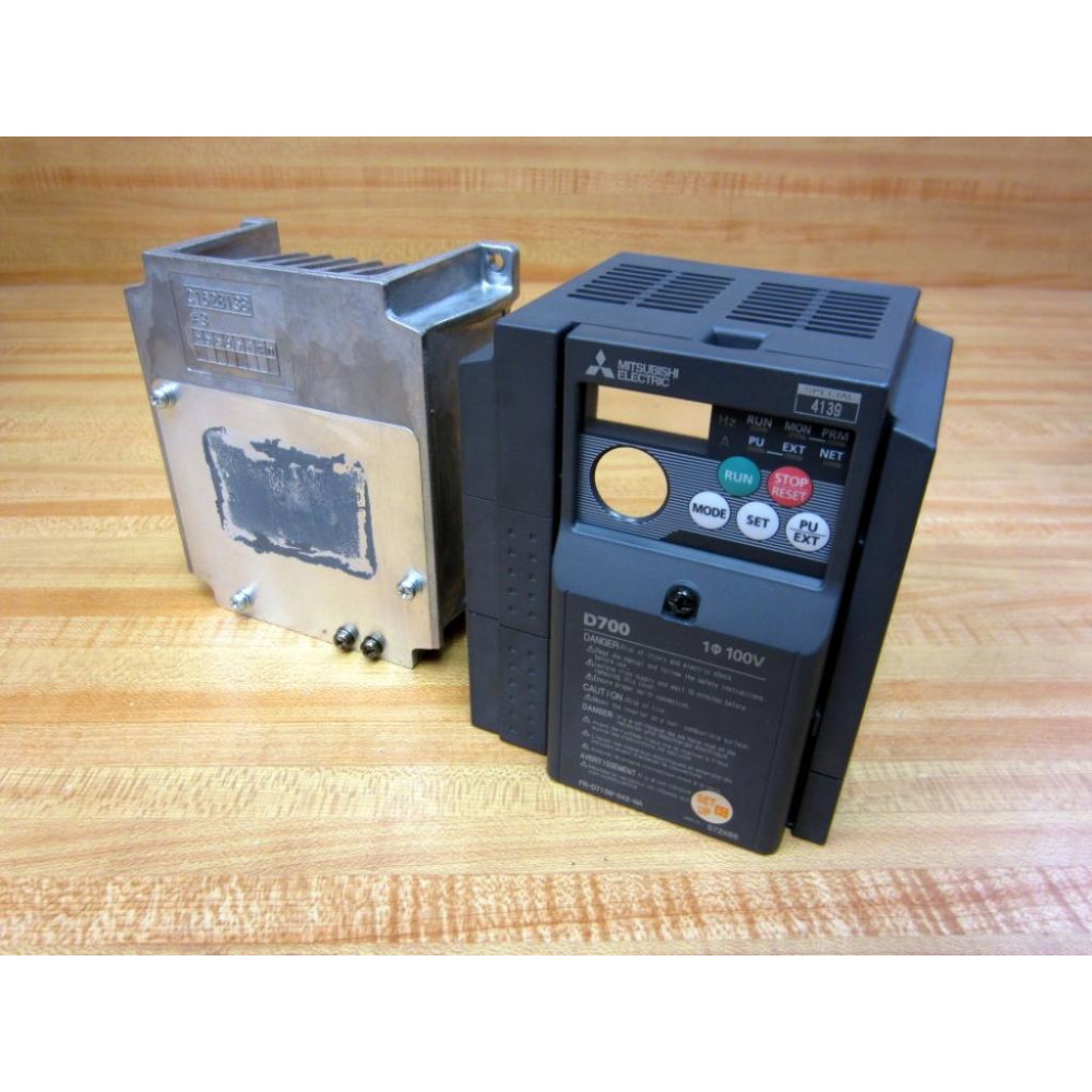 Mitsubishi FR-D710W-042-NA VSDVFDInverter FRD710W042NA Enclosure Only - Used
